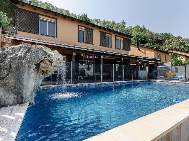 Chalet en venta en calle Venècia, Vallirana, de 154 m² 4 habitaciones por 495.000