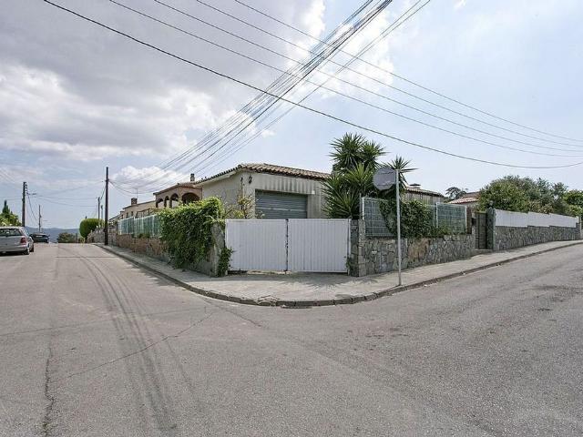 Chalet en venta en calle Verge de Montserrat, Sant Llorenç d´Hortons, de 186 m² 3 habitaciones por 329.000