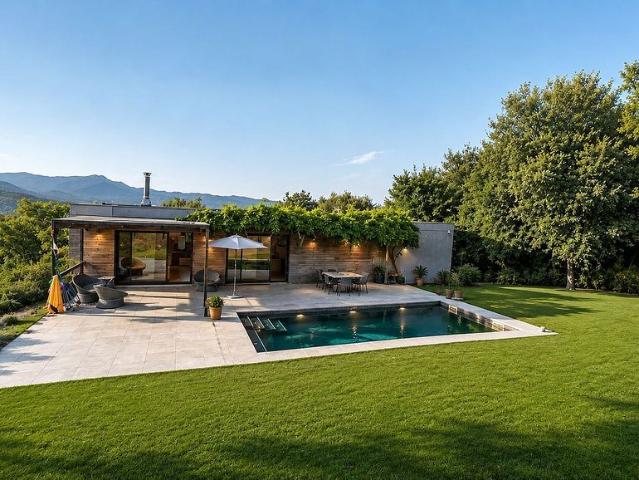 Chalet en venta en calle Villa Romana Montfulla, Bescanó, de 350 m² 4 habitaciones por 790.000