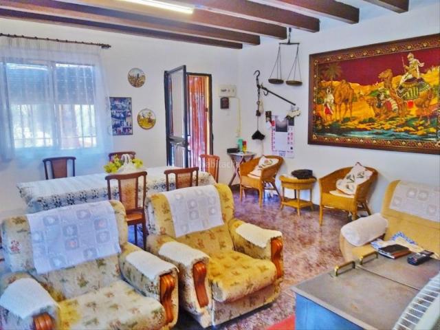 Chalet en venta en Calles. FENOMENAL CHALET CON PARCELA, PISCINA Y HUERTA. Chalets.
