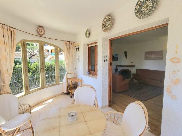 Chalet en venta en Calp, Canuta. Villa con seis dormitorios y vistas panorámicas al mar en la zona de Puerto Blanco, Calpe. Gran parcela con zonas verdes, amplias. Chalets.
