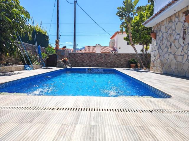 Chalet en venta en Calp, Carrió La Merced Los Pinos. Elegante villa con piscina cerca de la playa de Calpe. Chalets.