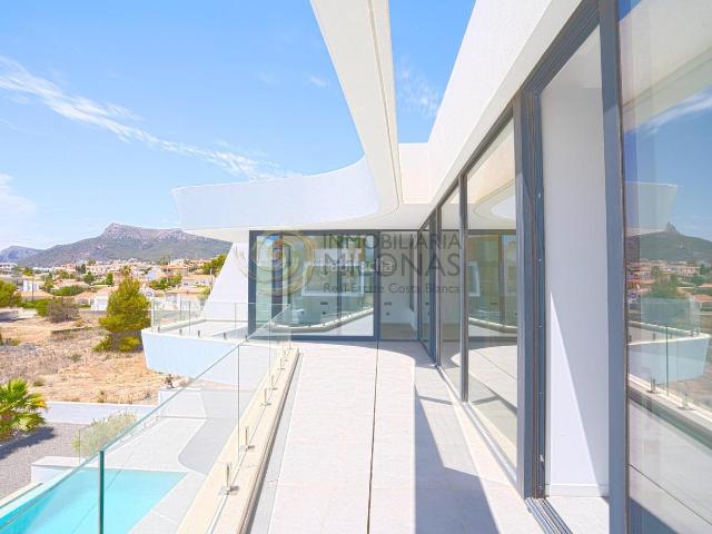 Chalet en venta en Calp, Marisol Park Ortembach Los Almendros. Moderna villa de lujo con piscina infinity a solo 990m de la Playa De La Fossa en Calpe. Chalets.