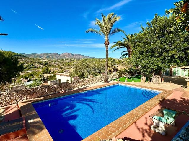 Chalet en venta en Calp, Cometa. Villa Excepcional en Calpe con Impresionantes Vistas y Comodidades de Lujo!. Chalets.