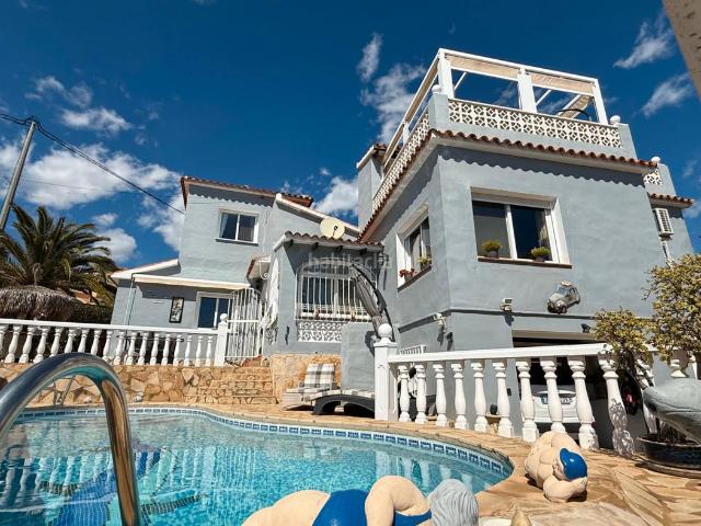 Chalet en venta en Calp, Cometa. Villa con vistas preciosas al mar. Chalets.