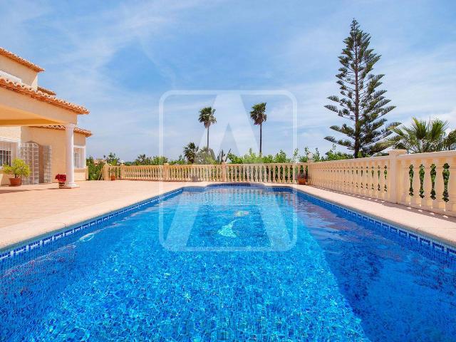 Chalet en venta en Calp, Gargasindi Garduix Colina del Sol. Chalets.