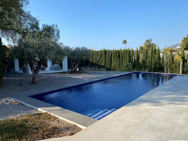 Chalet en venta en Calp, Gran Sol. Calpe ¡Villa moderna cerca de la playa La Fustera de Benissa y del paseo marítimo de La Fossa de Calpe!. Chalets.