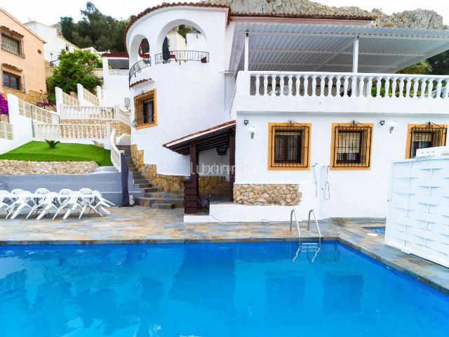 Chalet en venta en Calp, Maryvilla. Encantadora casa colonial con vistas panorámicas al mar en Calpe. Chalets.