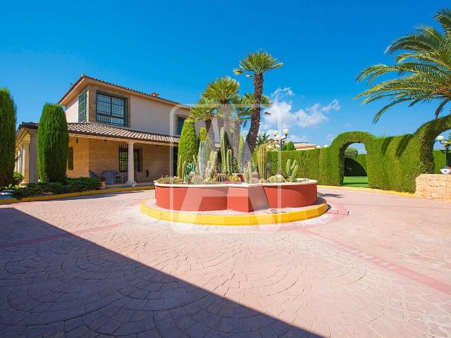 Chalet en venta en Calp, Marisol Park Ortembach Los Almendros. Chalets.