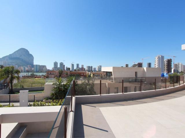 Chalet en venta en Calp, Marisol Park Ortembach Los Almendros. Chalets.