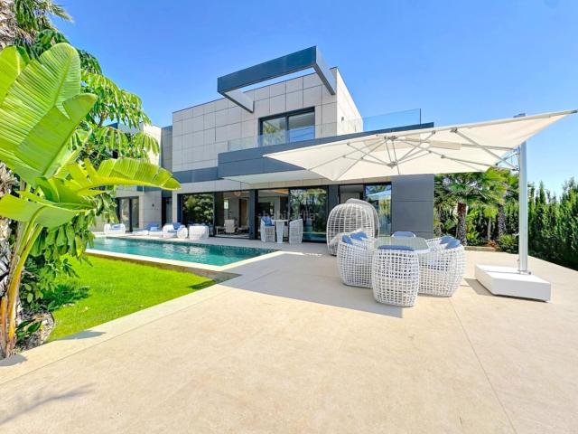Chalet en venta en Calp, Marisol Park Ortembach Los Almendros. Chalets.