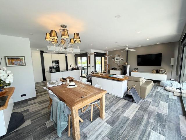 Chalet en venta en Calp, Marisol Park Ortembach Los Almendros. Chalets.