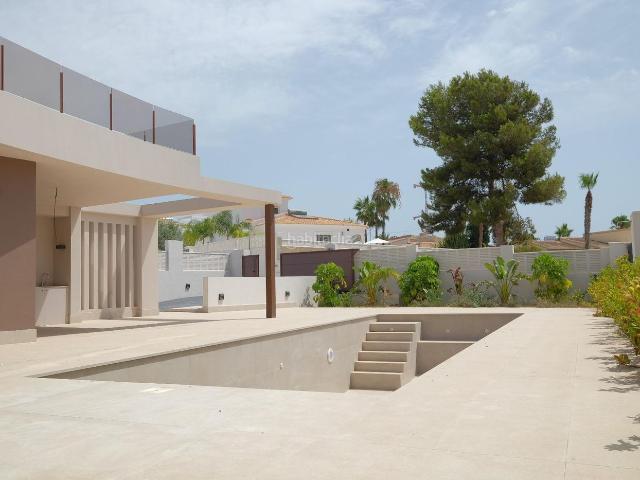 Chalet en venta en Calp, Marisol Park Ortembach Los Almendros. Exclusiva villa de obra nueva en Marisol Park, una de las urbanizaciones más prestigiosas de Calpe. Chalets.