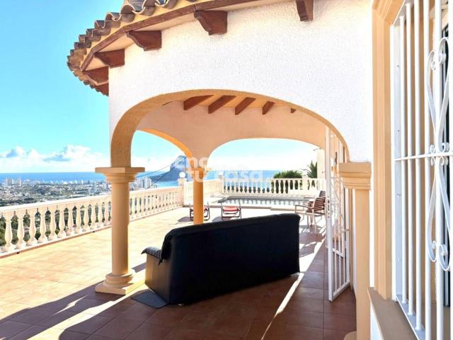 Chalet en venta en Calp, Oltamar Cucarres. Casa independiente de 4 dormitorios con vistas al mar, placas solares y gran parcela en Calpe Zona Cucarres. Chalets.