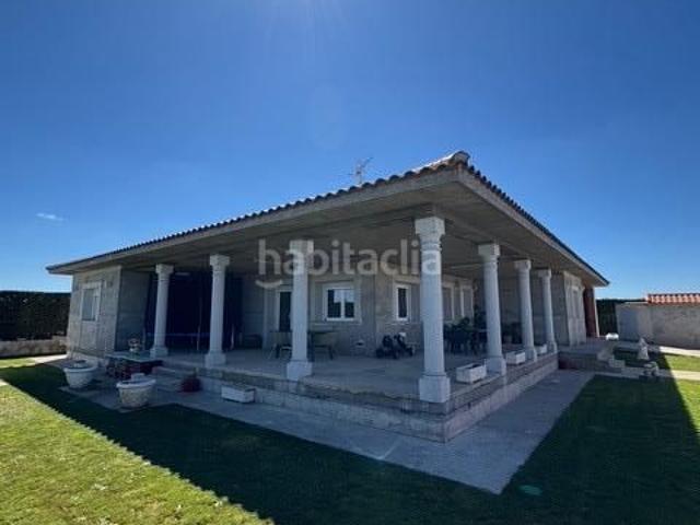 Chalet en venta en Calvarrasa de Arriba. VENTA DE CHALET EN CALZADA VIEJA. Chalets Calvarrasa de.
