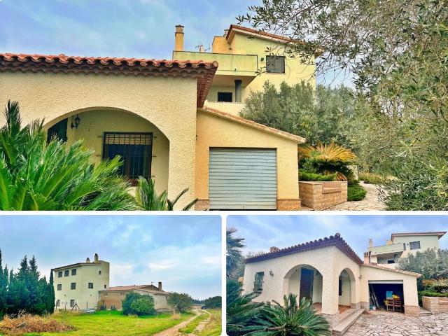 Chalet en venta en Camarles Costa Dorada. Chalets.