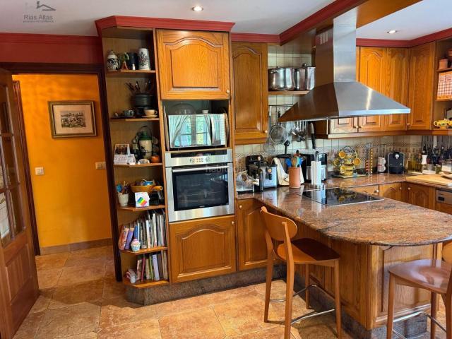 Chalet en venta en Cambre. Vive en tu propio paraíso! Chalet independiente con piscina en Cambre. Chalets.