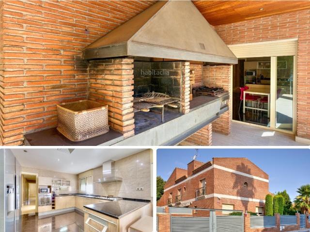 Chalet en venta en Cambrils, Els Ametllers Costa Dorada. Exclusiva Villa de Autor en Vilafortuny Arquitectura Patrimonio, Mármol Travertino y Esencia de Palo Santo Precio 1.595.000. Chalets.