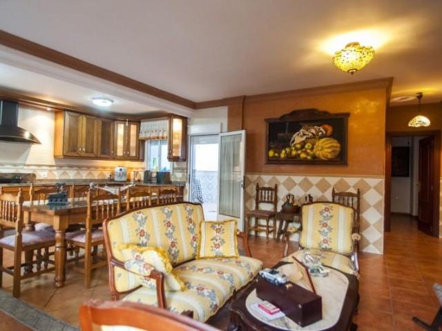 Chalet en venta en Campotéjar, Urbanizaciones