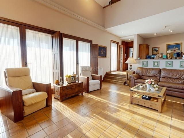 Chalet en venta en Campo Real. Exclusividad y Vistas Infinitas Un Oasis de Lujo en Montehermoso, Campo Real. Chalets Campo.