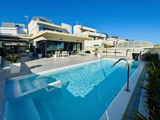 Chalet en venta en Campoamor, Alicante Costa Blanca