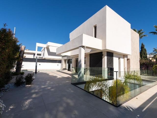 Chalet en venta en Campello el, Playa Muchavista. VANGUARDIA Y EXCLUSIVIDAD A UN PASO DEL MAR EN PLAYA MUCHAVISTA!. Chalets Campello.