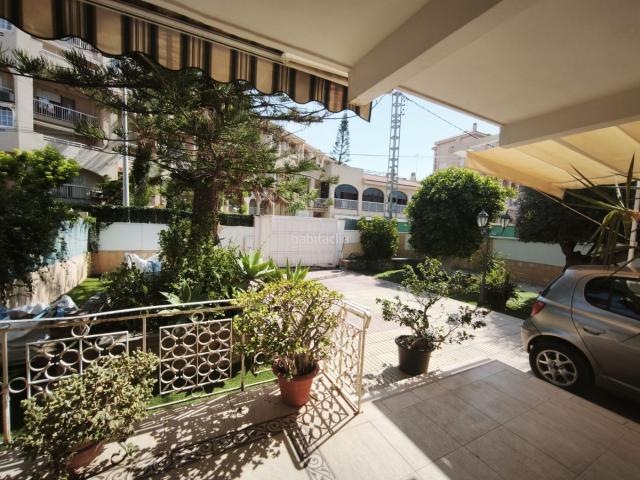 Chalet en venta en Campello el, Playa Muchavista. CHALET INDEPENDIENTE CON JARDÍN A TAN SOLO 5 MINUTOS ANDANDO DE LA PLAYA. Chalets Campello.