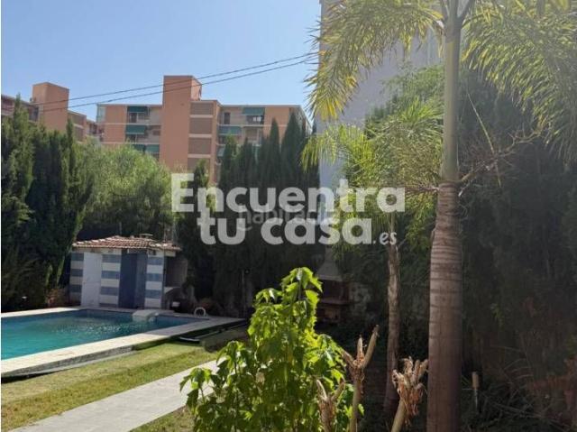 Chalet en venta en Campello el, Playa Muchavista. Chalet independiente con piscina privada a pocos metros de Playa Muchavista en zona residencial exclusiva!. Chalets Campello.