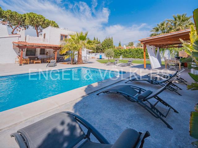Chalet en venta en Campello el, Playa Muchavista. Magnífica Villa Con Licencia Turística. Chalets Campello.