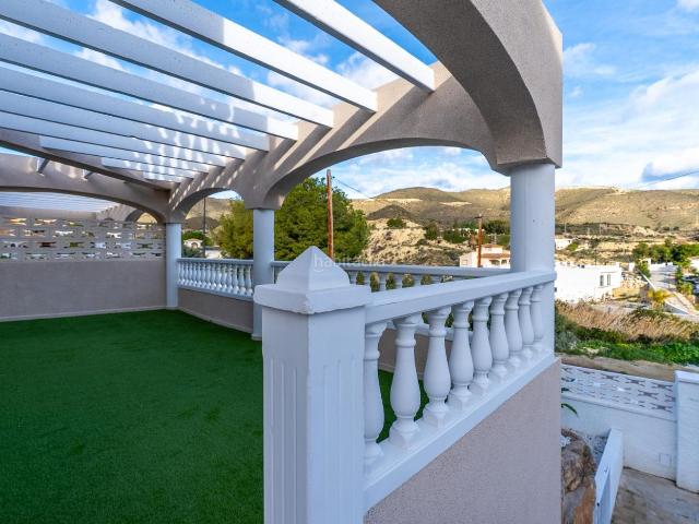 Chalet en venta en Campello el, Pueblo Acantilado Lanuza. Un chalet precioso con vistas al mar y montaña en El Campello. Chalets Campello.