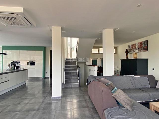 Chalet en venta en Campello el, Pueblo Acantilado Lanuza. VILLA DE DISEÑO EN ZONA TRANQUILA Y CERCA DEL MAR. Chalets Campello.