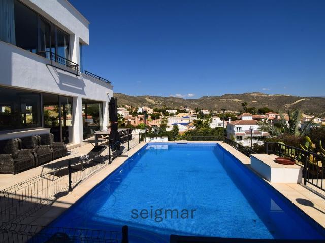 Chalet en venta en Campello el, Pueblo Acantilado Lanuza. VILLA INDEPENDIENTE CON PISCINA Y VISTAS AL MEDITERRÁNEO. Chalets Campello.