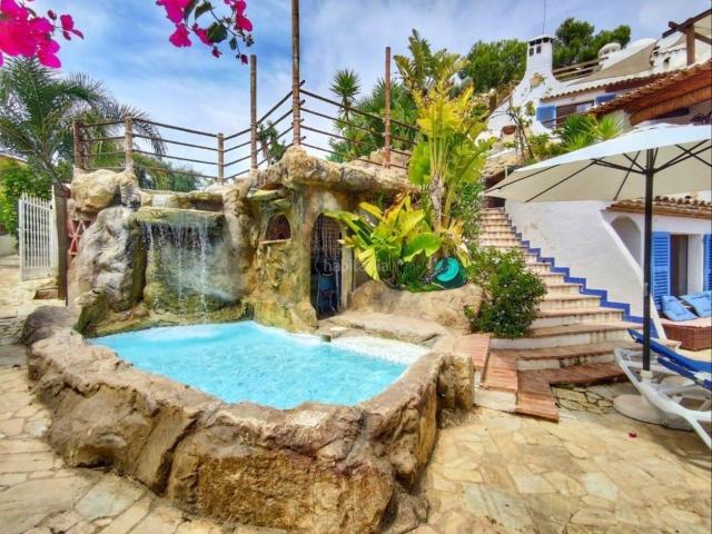 Chalet en venta en Campello el, Pueblo Español Coveta Fumá. Villa en venta en URBANIZACIONES Coveta Fuma, 9 dormitorios. Chalets Campello.