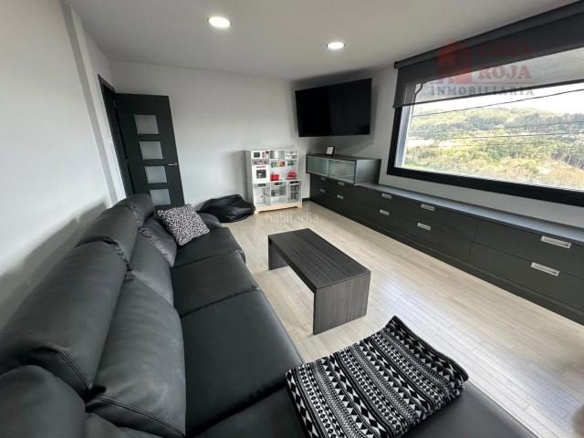 Chalet en venta en Cangas, Darbo. Chalet de piedra con vistas y gran garaje, en exclusiva en Cangas do Morrazo. Chalets.
