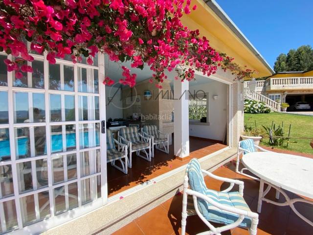 Chalet en venta en Cangas, Darbo. Chalets.