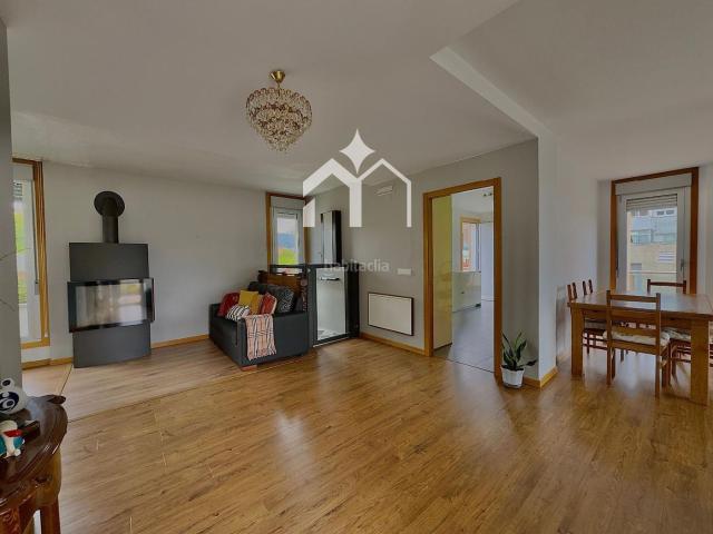 Chalet en venta en Cangas, Darbo. Exclusivo chalet autosuficiente con piscina y ascensor a un paso de las playas de Cangas. Chalets.
