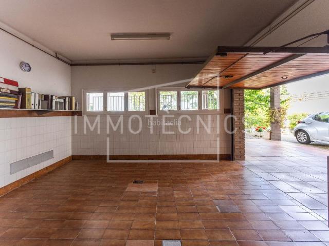 Chalet en venta en Canet de Mar. Exclusiva casa con vistas de postal al mar y al casco antiguo de Canet. Chalets Canet de.