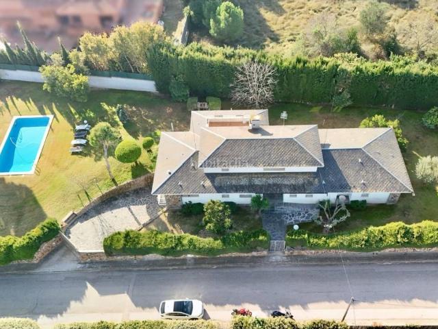 Casa en venta en Canovelles. Venta de una casa unifamiliar en Canovelles. Casas.