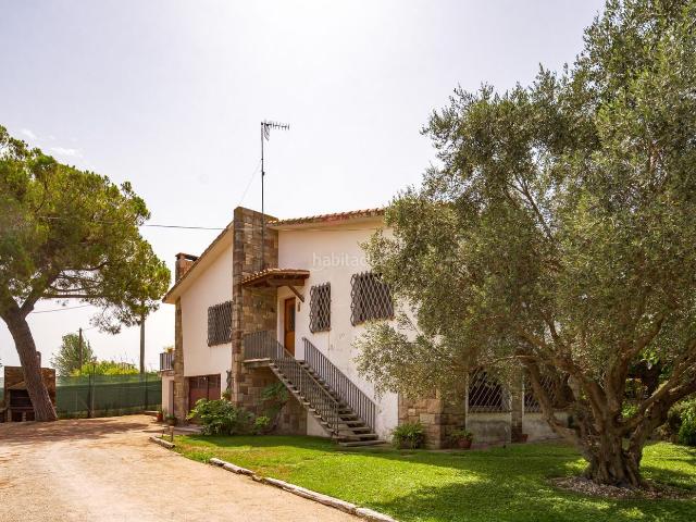Chalet en venta en Canovelles. Casa con encanto, amplitud, privacidad y vistas al Montseny, a las afueras de Granollers. Chalets.