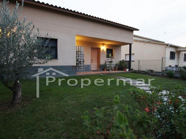 Chalet en venta en calle De la Riera, Cànoves i Samalús, de 200 m² 5 habitaciones por 430.000
