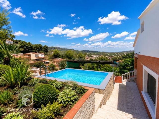Chalet en venta en Canyelles. Casa o chalet independiente en venta en Gaudi. Chalets.