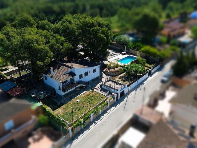 Chalet en venta en Canyelles, de 184 m² 5 habitaciones por 320.000