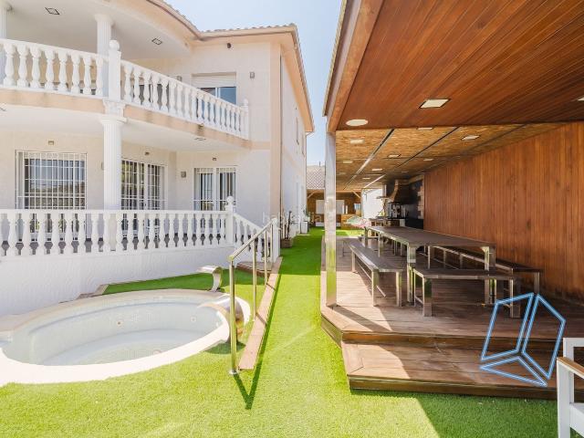 Chalet en venta en Canyelles. GRAN OPORTUNIDAD EN INMEJORABLE ZONA!. Chalets.
