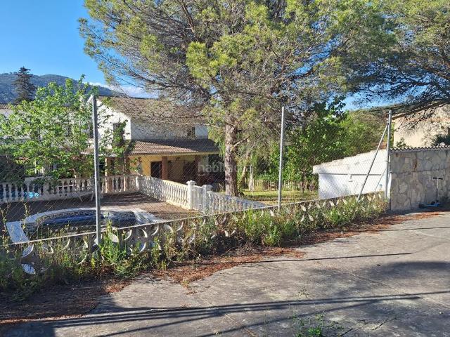 Chalet en venta en Canyelles. ¡Ven a visitarla y enamórate de tu nuevo hogar en Canyelles!. Chalets.