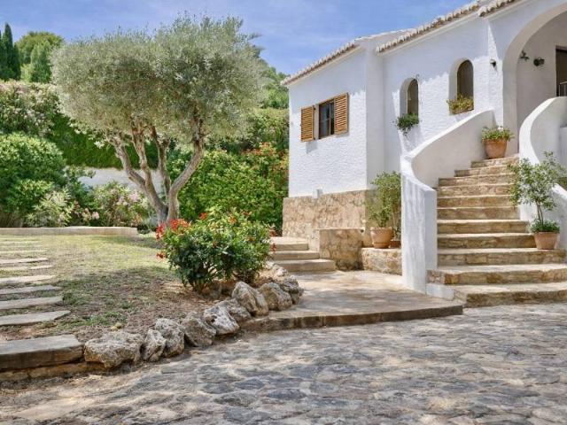 Chalet en venta en Cap Marti Chalet con encanto que necesita. 230m² Jávea Xabia