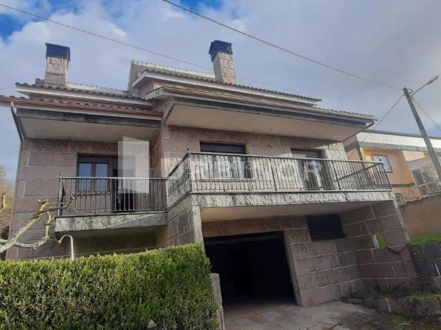 Chalet en venta en Carballiño O. Chalet en SEÑORÍN, falta rematarlo interiormente. Chalets Carballiño.