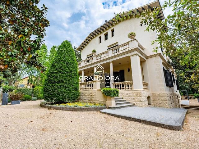 Chalet en venta en Cardedeu. Villa de lujo de más de 1.000 m en parcela de 5.000 m con piscina y casa anexa. Chalets.
