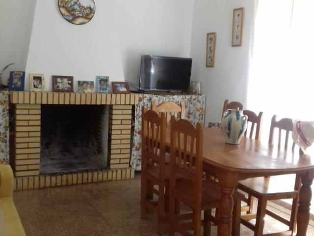 Chalet en venta en Carmona, Urbanizaciones