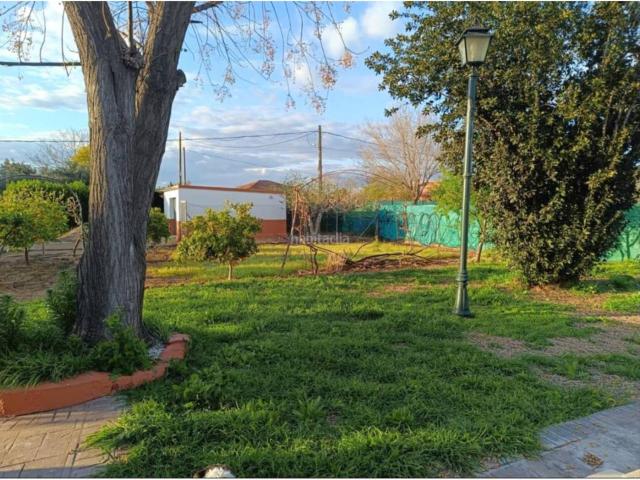 Chalet en venta en Carmona. Chalet unifamiliar en venta en Carmona. Chalets.
