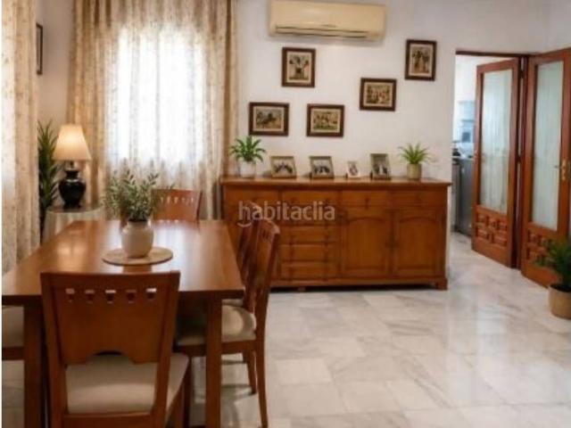 Chalet en venta en Carmona. Chalet unifamiliar en venta en Carmona. Chalets.